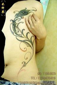 sexy nga seductive beauty chest sa waist feather vine pattern sa tattoo