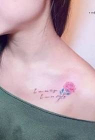 9 плеч девушки на плечи красивый маленький свежий рисунок татуировки