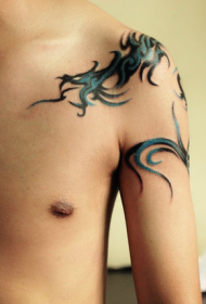 αρσενικό ώμο τατουάζ μοτίβο τατουάζ δράκος