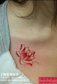 patrón de tatuaje de loto de color de pecho de belleza