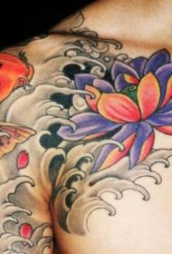 loto color spalla con motivo tatuaggio pesci Koi