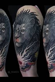 Голям фантастичен лъв общ и модел на татуировка във формата на сърце