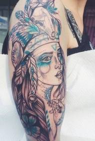 lengan besar gadis India gaya sketsa dengan pola tato bulu