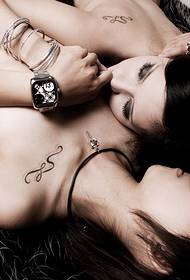 krūtinės poros tatuiruotės modelis
