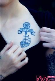 djevojke samo prekrasna plava jedra tetovaža slika sliku na prsima
