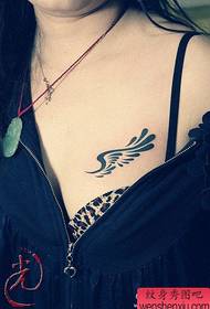 piękno klatki piersiowej moda popularny wzór tatuażu skrzydła skrzydeł