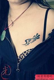 go'zallik ko'krak moda mashhur totem qanotlari zarb naqsh