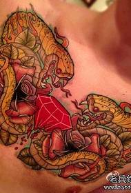 čovjek grudi super zgodan modni uzorak tetovaža zmija