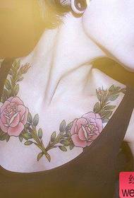девојка груди мода модна ружа тетоважа узорак