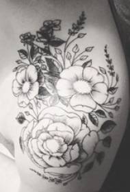 literatūrinė gėlių tatuiruotė vyro pečių juodų gėlių tatuiruotė nuotrauka