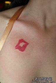 убавина градите убава боја усна печати шема на тетоважа