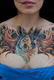 Mädchen Brust stilvolle Persönlichkeit gut aussehende Kaninchen Tattoo Muster Bild