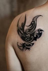 ombro tribal vento andorinha totem tatuagem padrão