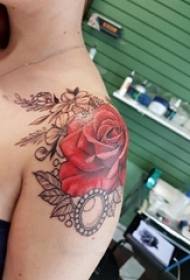 tatuaggio letterario fiore ragazza spalla tatuaggio letterario fiore bella immagine
