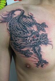 stilig bröst enhörning tatuering
