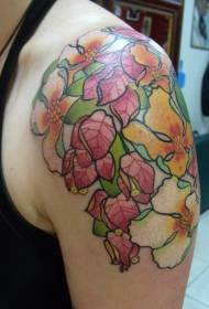 mannelijke schouder kleur bloemen tattoo patroon