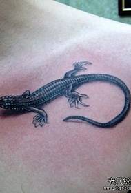 brusto nigra kaj blanka lacerto tatuaje ŝablono