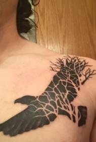 jongens schouder zwarte eenvoudige abstracte lijntakken en kleine dieren adelaar tattoo foto's