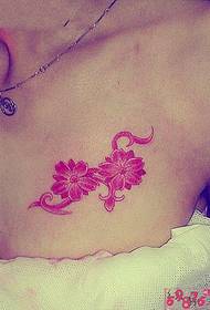 Dada awéwé seksi hipu gambar tato plum