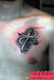 mužské hrudi tekoucí kříž tetování vzor