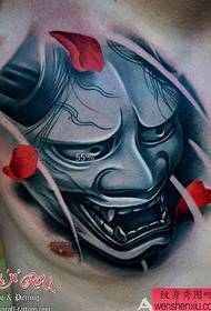 Faxriy tatuirovka shou rasmi zarb singari ko'krakni tavsiya qiladi Tattoo ishlaydi