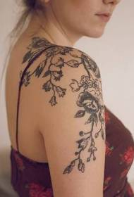 plecu tetovējuma raksts - skaists un individuāls plecu tetovējuma raksts