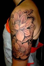 Model tatuazhi Lotus mbi shpatullat kafe femra
