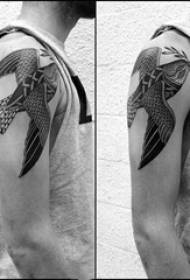 fiú váll fekete geometriai vonal kis állat madár tetoválás képet