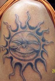 gambar tato matahari bahu manusiawi