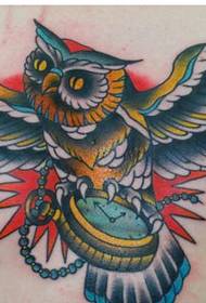 კაცი ლამაზი owl tattoo ნიმუში სურათი მკერდზე