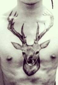 hrudník hezký jelen tetování