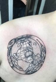 земља тетоважа узорак девојка раме црна земља слика тетоважа