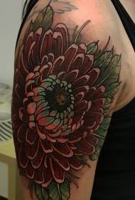 immagine femminile del tatuaggio del crisantemo di bei colori delle spalle