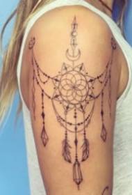 djevojke na ramenu izgleda čipka lanac tetovaža uzorak