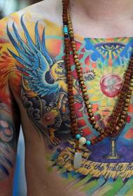 красива цветна татуировка с гърдите