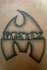 igxalaba u-Wu Tang we-clan logo ye tattoo uphawu