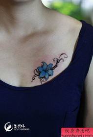 Mädchen Brust schöne Pop Lily Tattoo-Muster