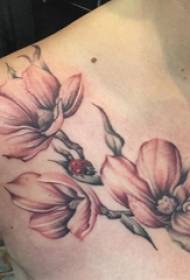 skouder tatoet patroan famke skouderkleurige magnolia tatoeage ôfbylding