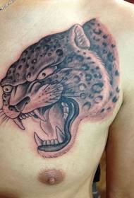 pachifuwa nyalugwe wokhala ndi leopard mutu tattoo