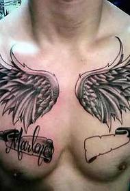 poitrine pleine de tatouage ailes de personnalité