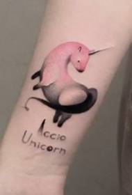 Karya tato seger lan apik ing lengen ireng ireng