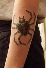 컬러 거미 문신 사진에 거미 문신 여자의 팔