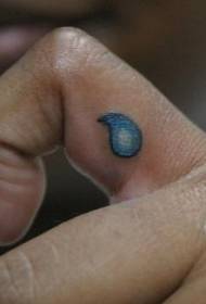 Piccolo modello di tatuaggio a colori a goccia all'interno del dito