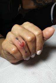 Dito carino cautela forma e freccia tatuaggio modello