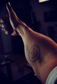 Emoji tatueringar minimalistiska emoji tatueringar på manliga armar