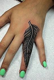 Finger fjäder tatuering mönster