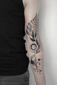 Ļoti dizaina iedvesmots rokas melnbalts radošs tetovējums