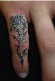 Piękny palec ładny wzór róży tatuaż