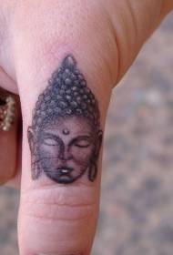 Pirštas ant puikios Budos statulos juodai pilkos tatuiruotės modelio