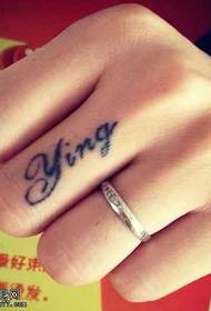 Finger anglický tetovací vzor